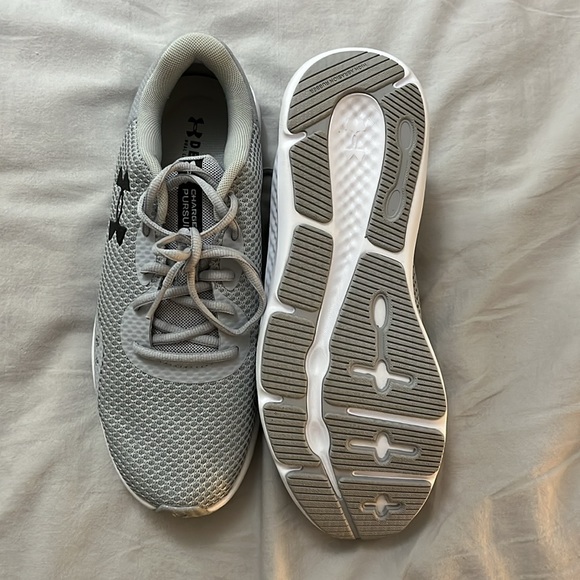 Under Armour running shoes, womens 9 - Picture 3 of 4